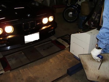 E30-M3 �{���d�l�̃w�b�h���C�g�̍�Ǝʐ^